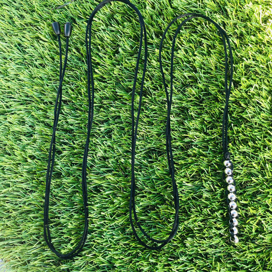 Kaiko_Hoodie_Cords_on_the_grass_black