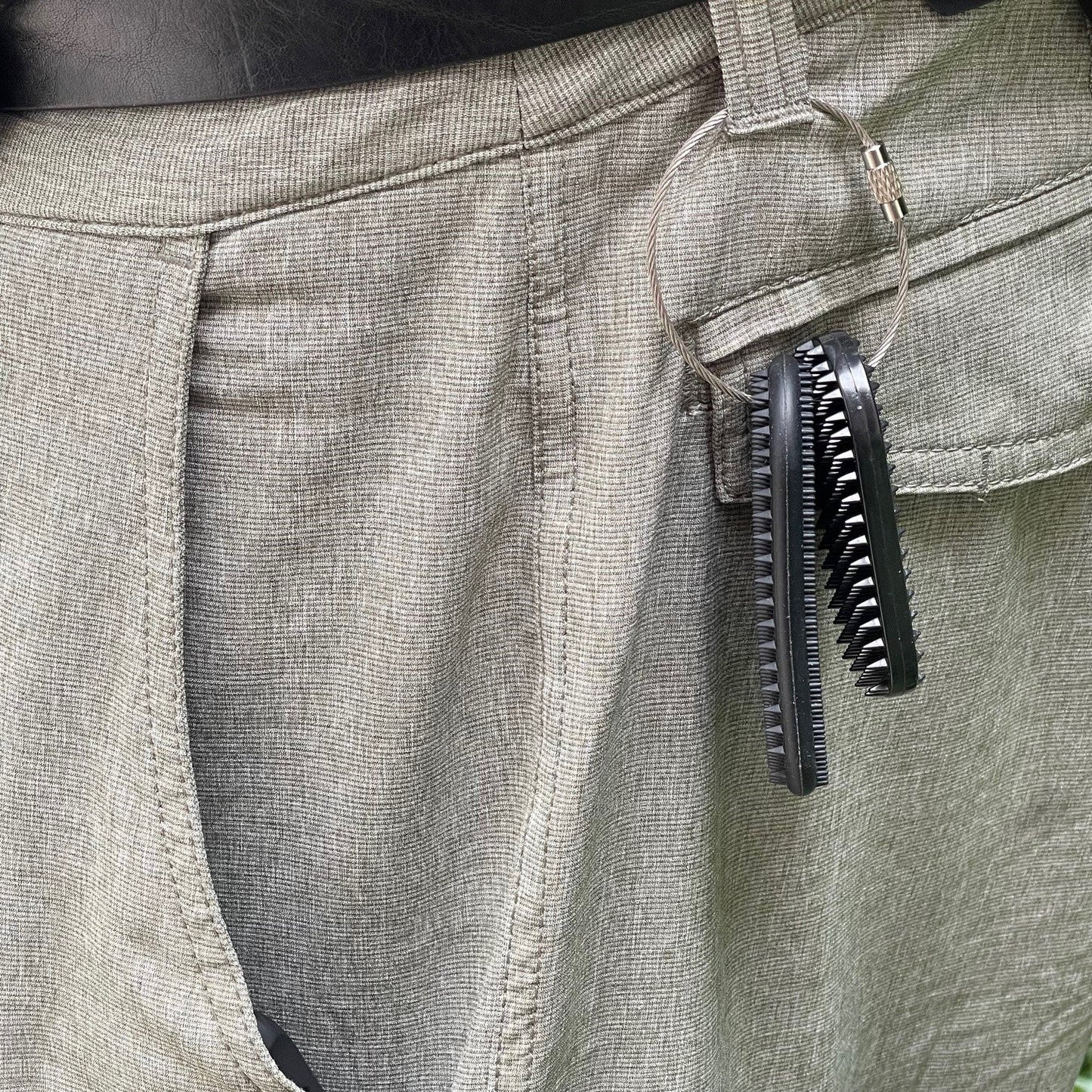 Kaiko_fidgets_Spikeyring_on_pants_loop