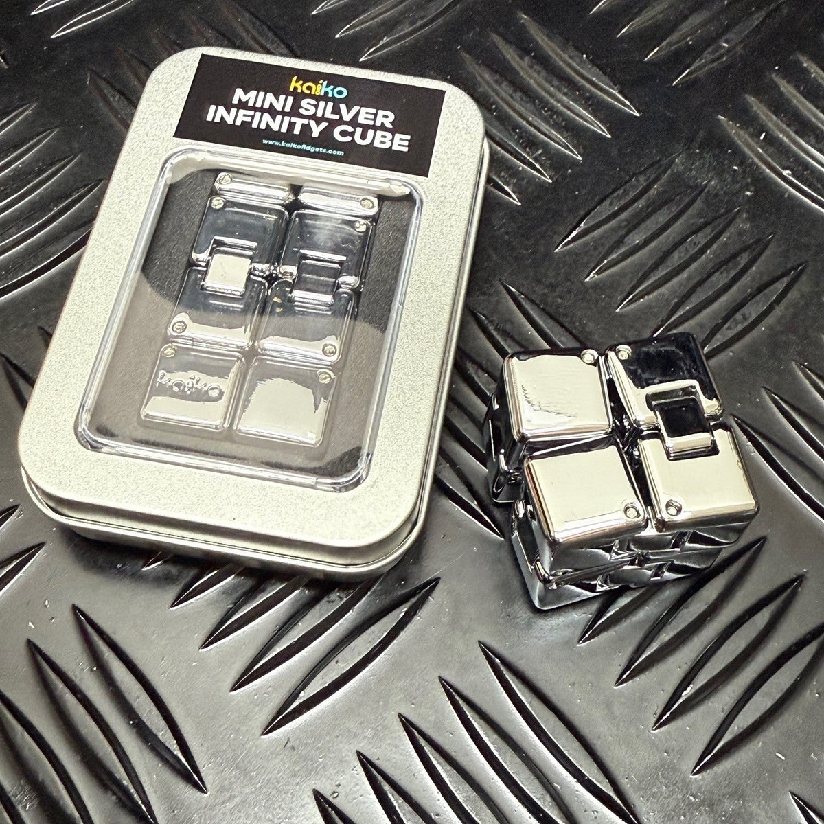 Mini Infinity Cube in Window Tin - 151 grams by Kaiko