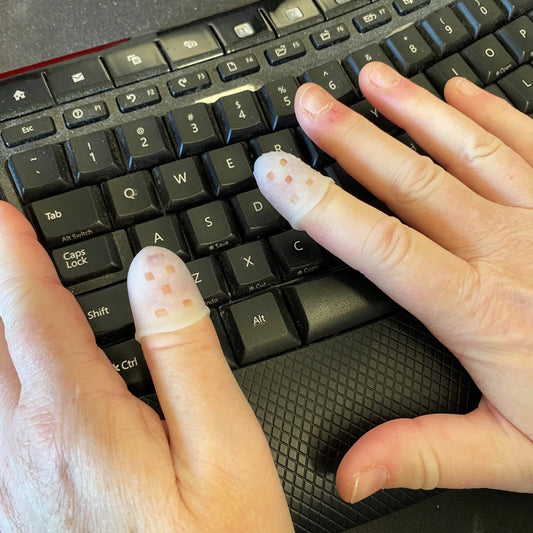 Kaiko_picky_fingers_protectors_on_fingers_on_keyboard