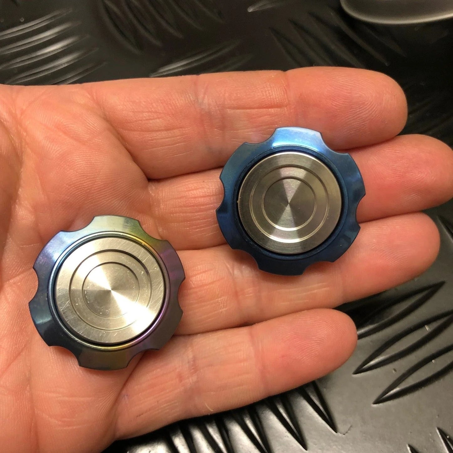 Kaiko_titanium_spinners_in_hand