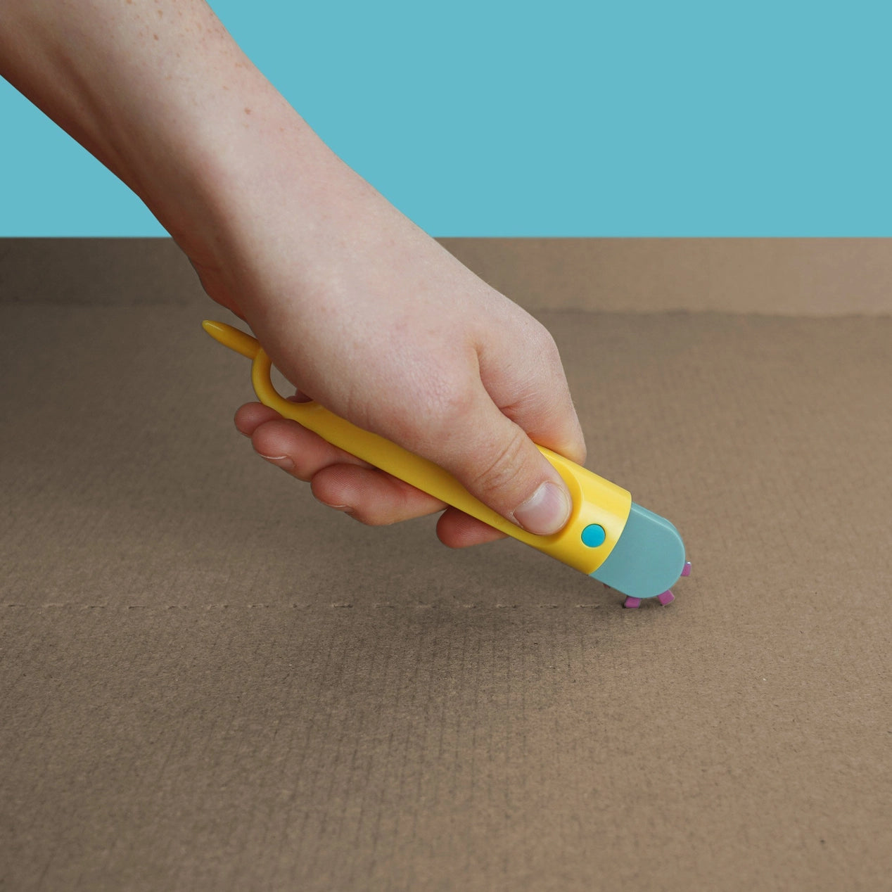 MakeDo Fold-Roller- Perforate lines to sculpt like a pro.
