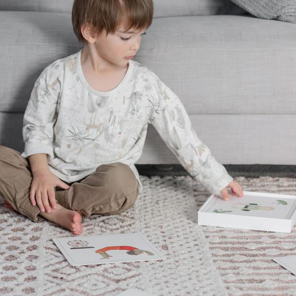 Mindful_and_Co_Kids_Yoga_Flash_cards_boy