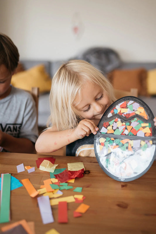 My_Creative_box_Mini_explorers_easter_box_girl_with_artwork