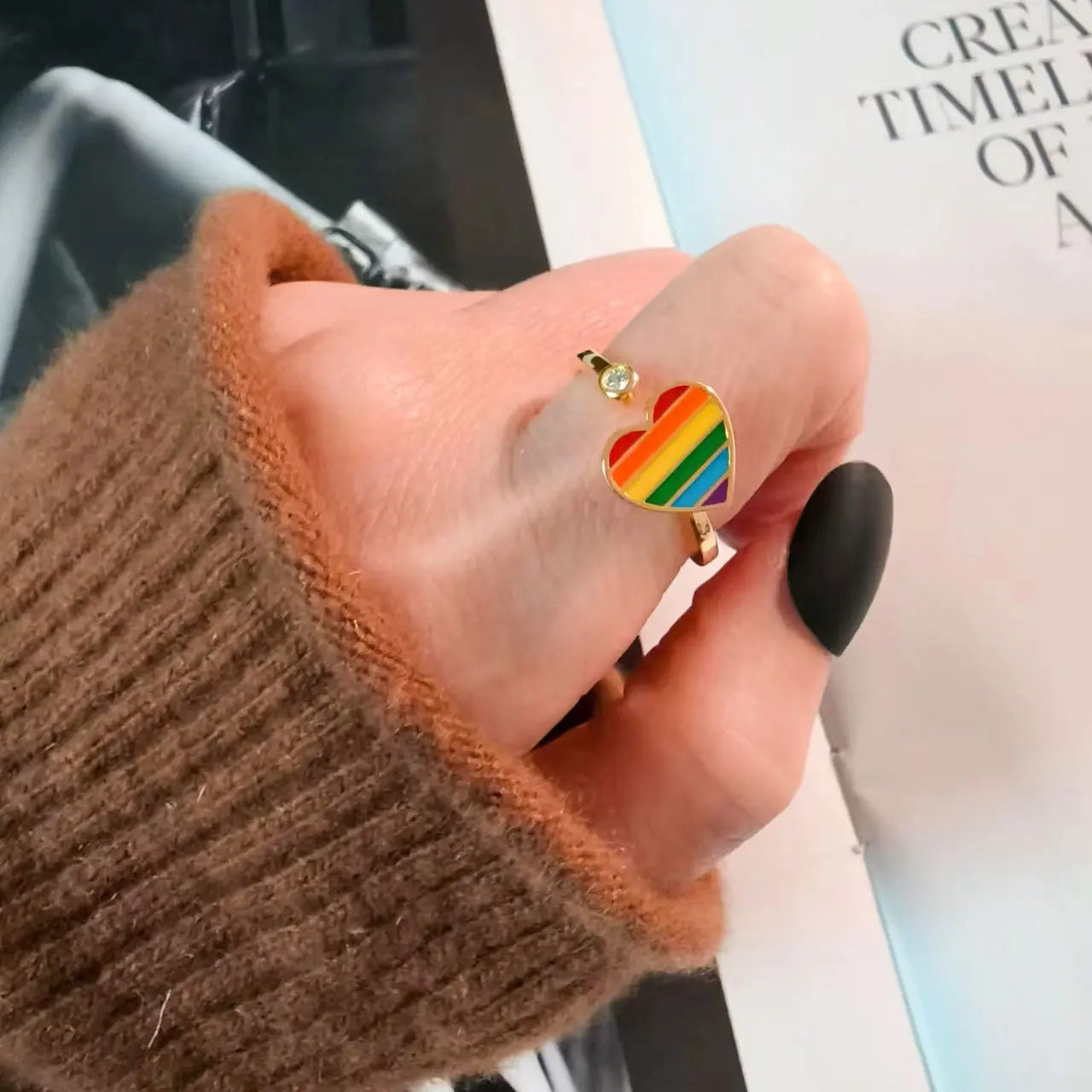 Rainbow_gold_spinning_ring_on_finger