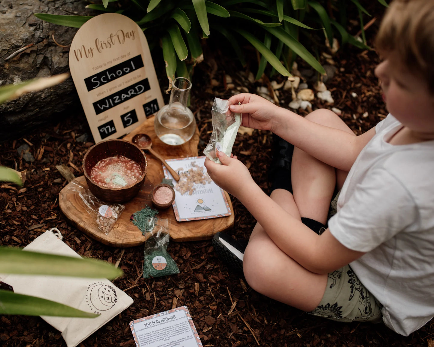 The_Little_Potion_co._Heart_of_an_Adventurer_BRAVE_Potion_Pouch_wizzard