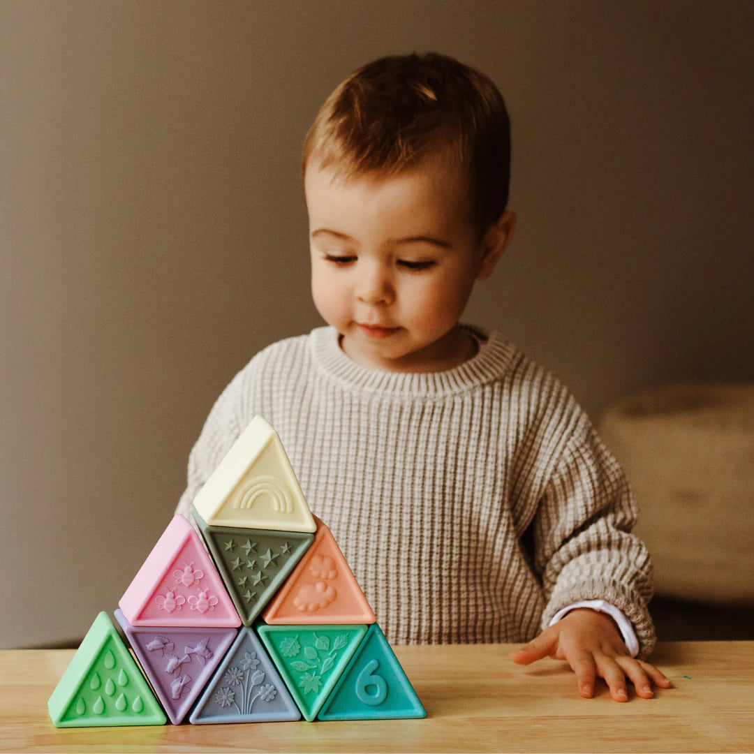 triblox_rainbow_bright_jellystone_designs_child_playing