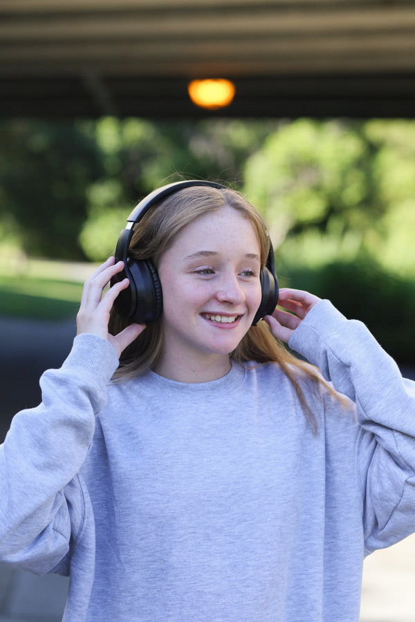 Ems_FOR_KIDS_Blue_Tooth_Head_Phones_GIRL