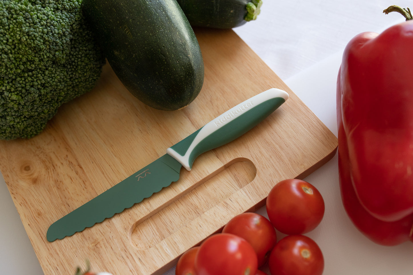 Kiddikutter_knife_fern_on_cutting_board