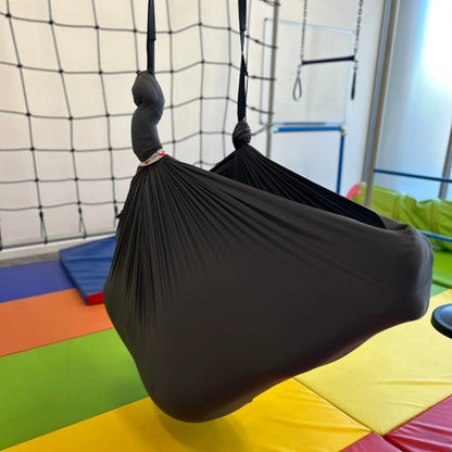 BODYSOCKS_Swings_charcoal_stretching