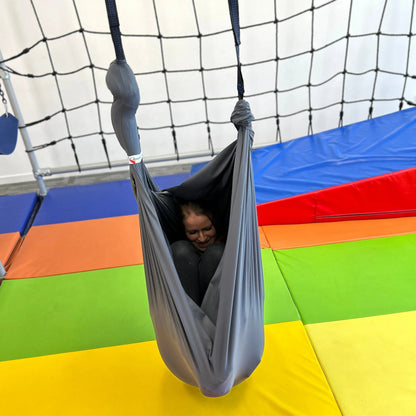 BODYSOCKS_Swings_sitting