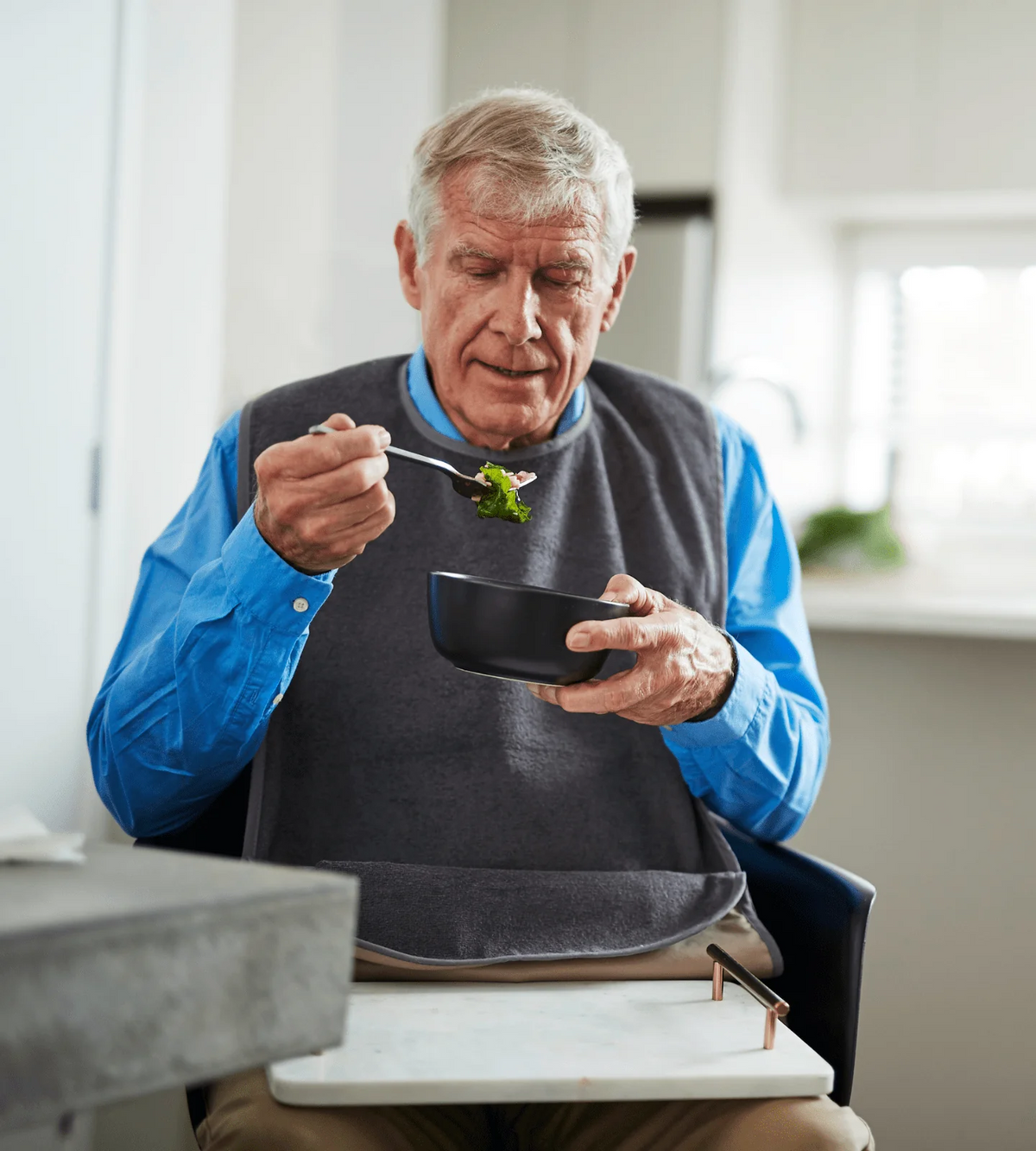 Brolly_tray_Bib_sitting
