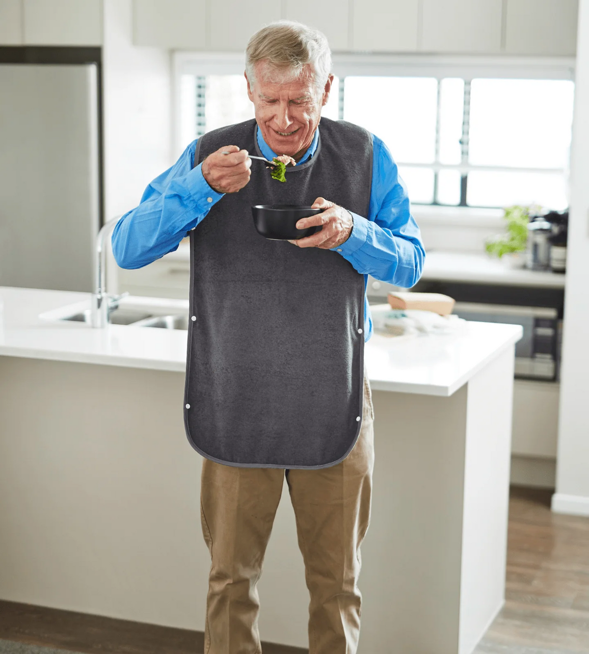 Brolly_tray_Bib_standing