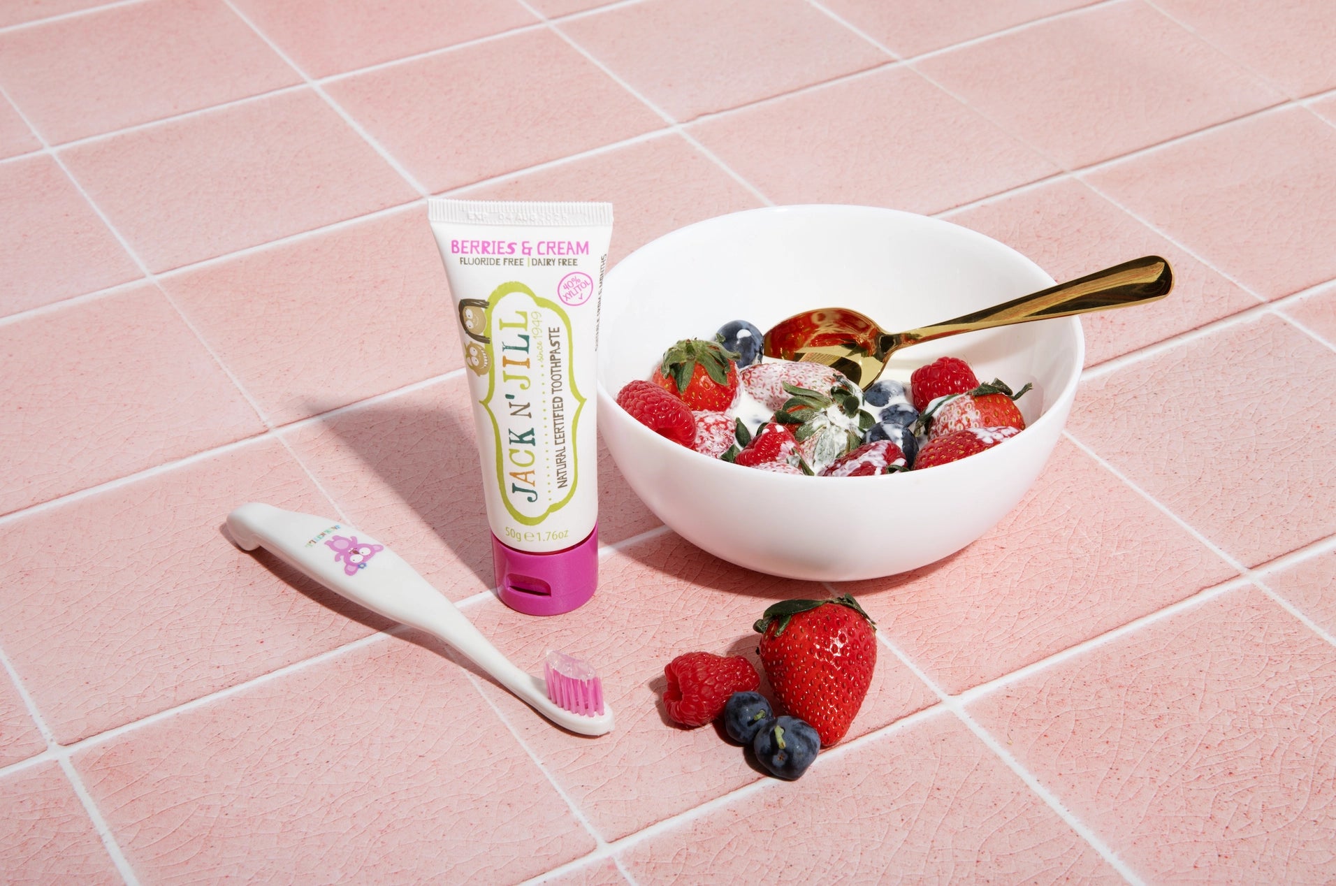 Jack_n_Jill_Natural_Certified_Toothpaste_Berries_and_Cream_bowl
