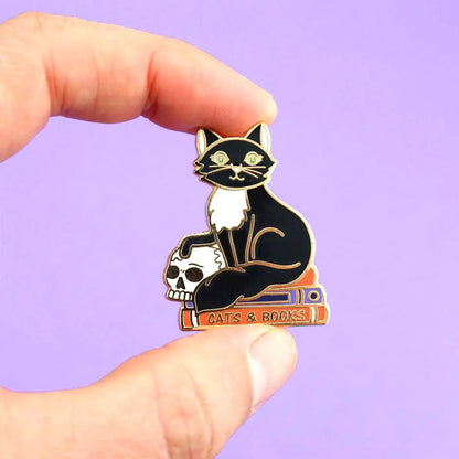 Jubly-Umph_Cats_and_Books_pinched_between_persons_fingers