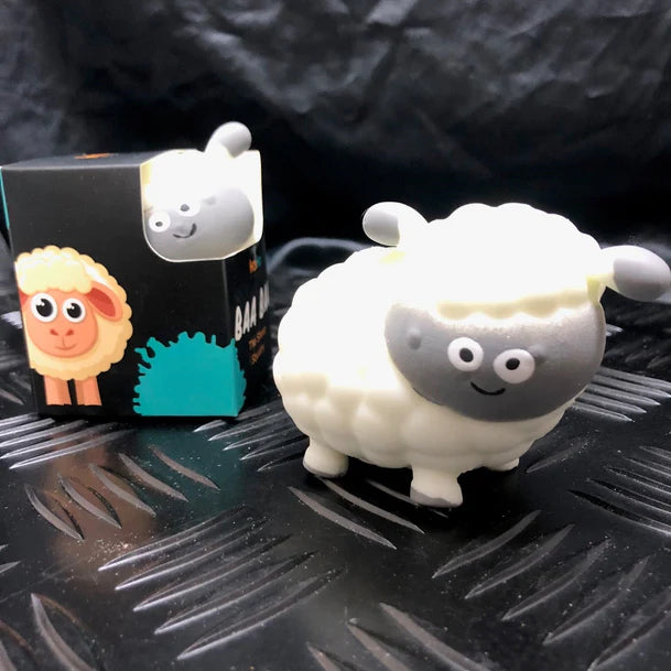 Kaiko_Baa_Baa_the_squishy_white_sheep_on_grass_with_box