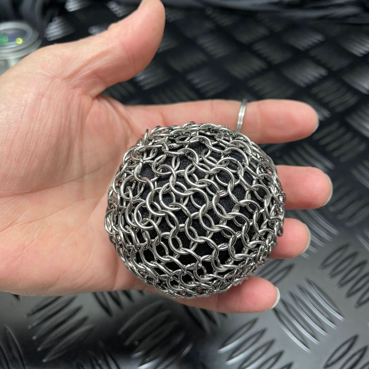 Kaiko_Chain-Maille-BALLS-Firm-Squish-Picking-Support