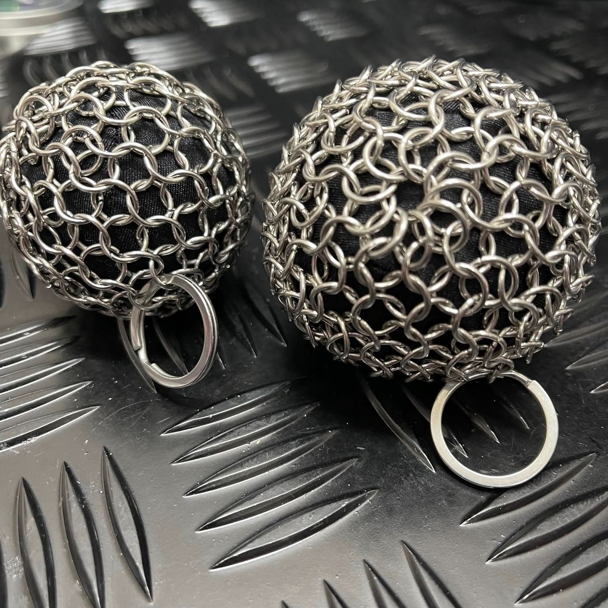 Kaiko_Chain-Maille-BALLS-Firm-Squish-Picking-Support_duo