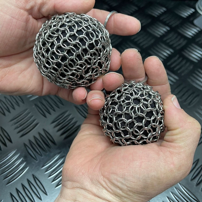 Kaiko_Chain-Maille-BALLS-Firm-Squish-Picking-Support_in_hand