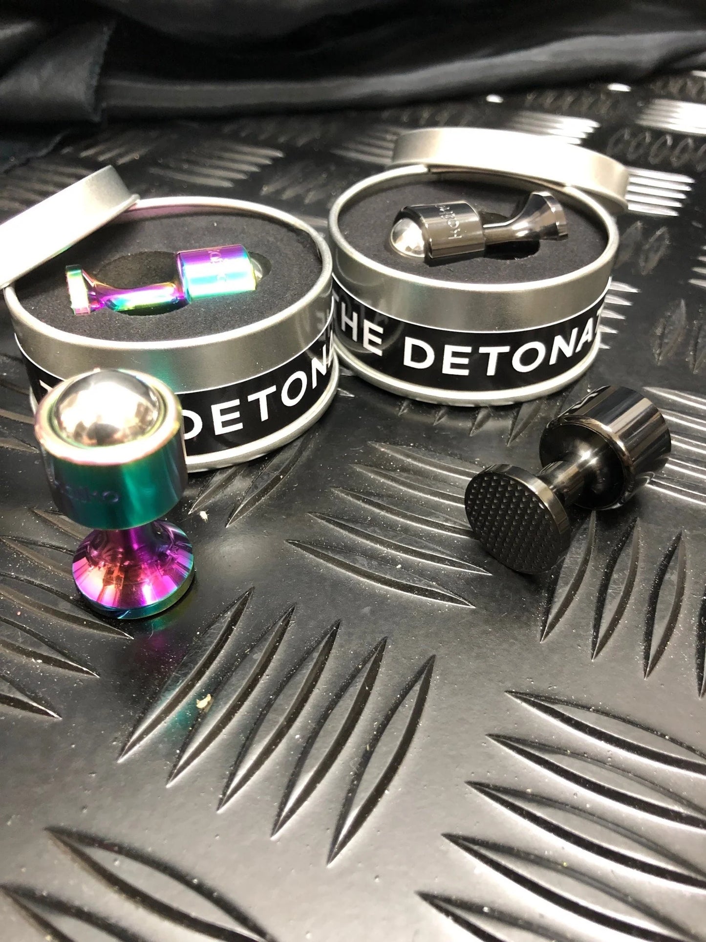 The Detonator - roll, press & twist