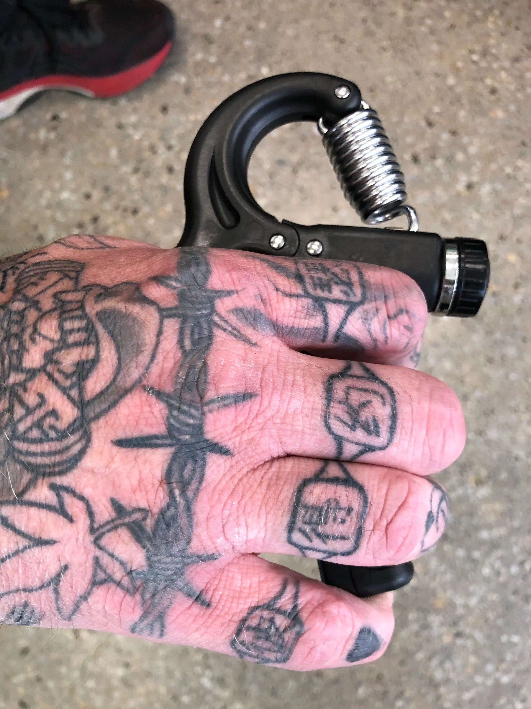 Kaiko_Fidgets_hand_strengthener_being_used