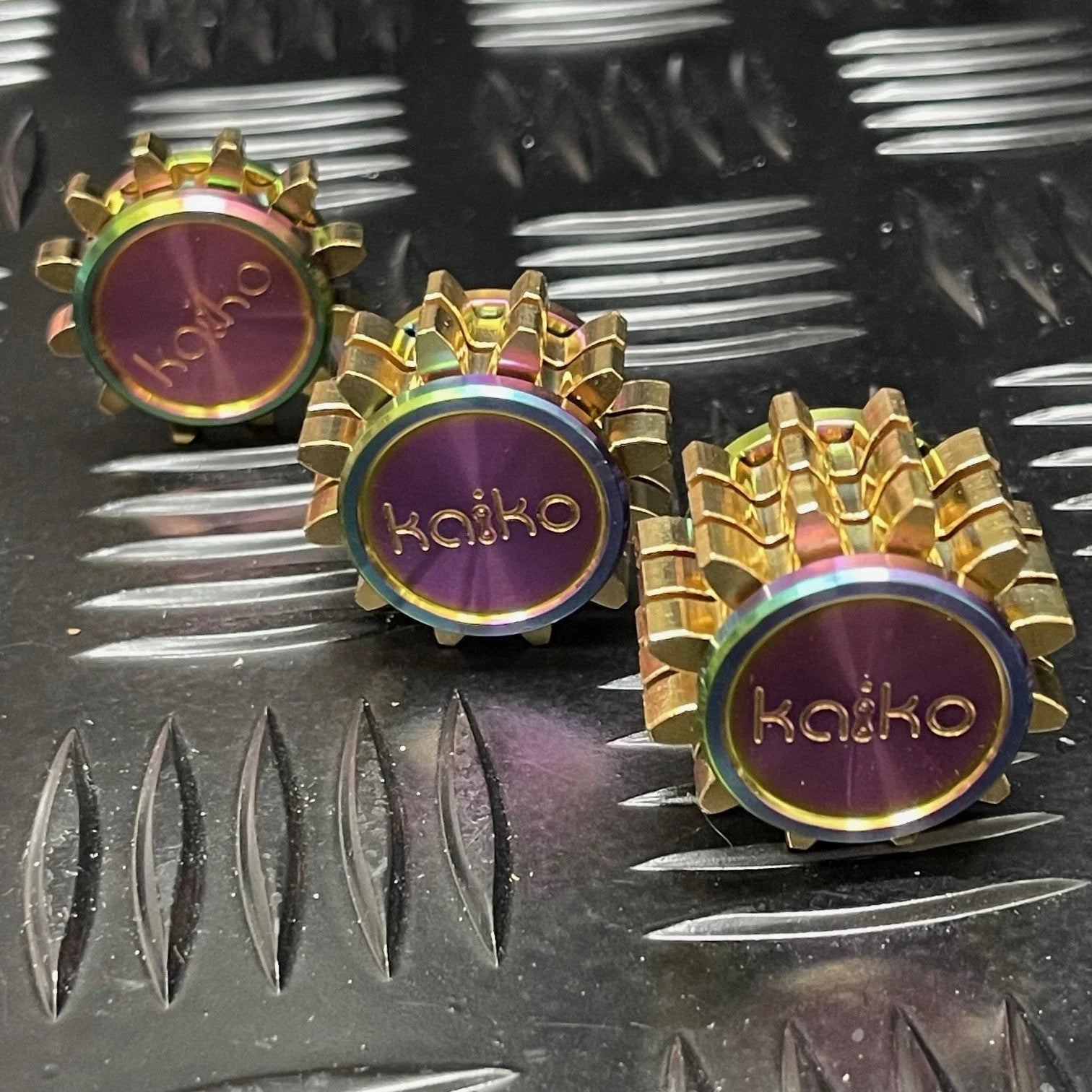 Kaiko_TRINITY_Mega_Cog_DIY_Kit_close_up_of_three_spinners_the_happy_giraffe