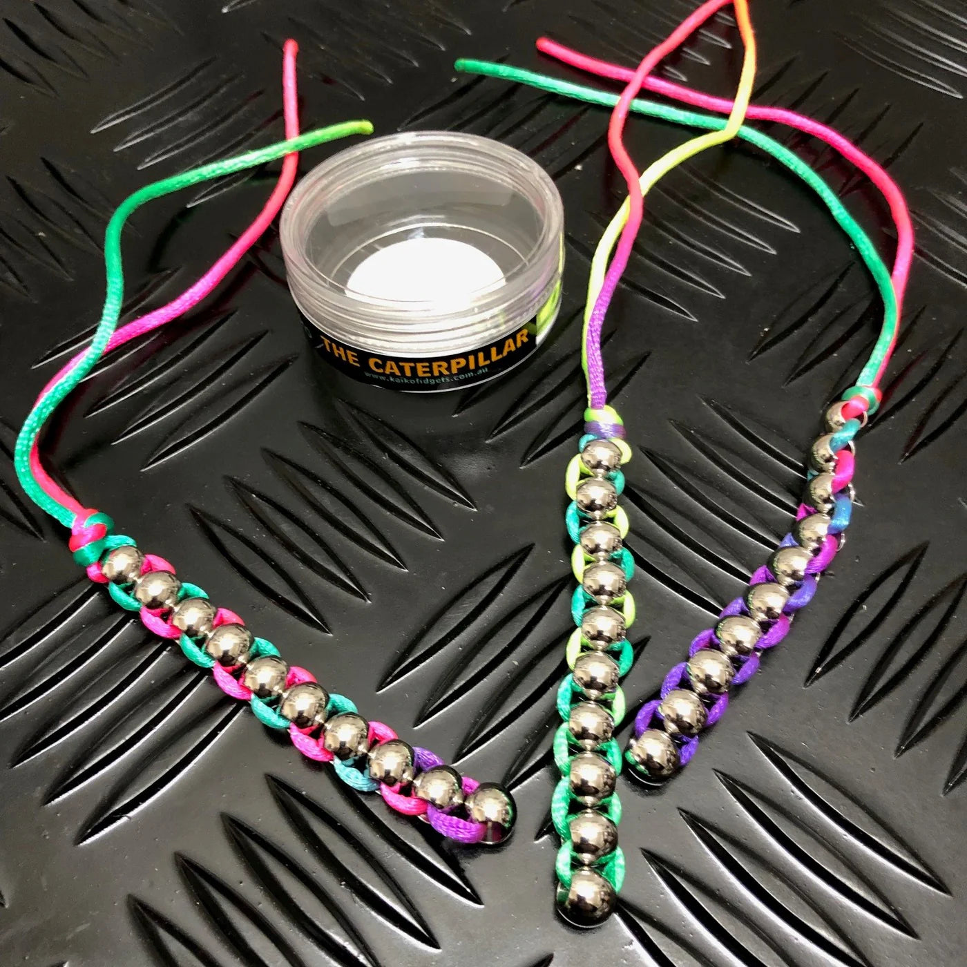 Kaiko_caterpillar_hand_rainbow