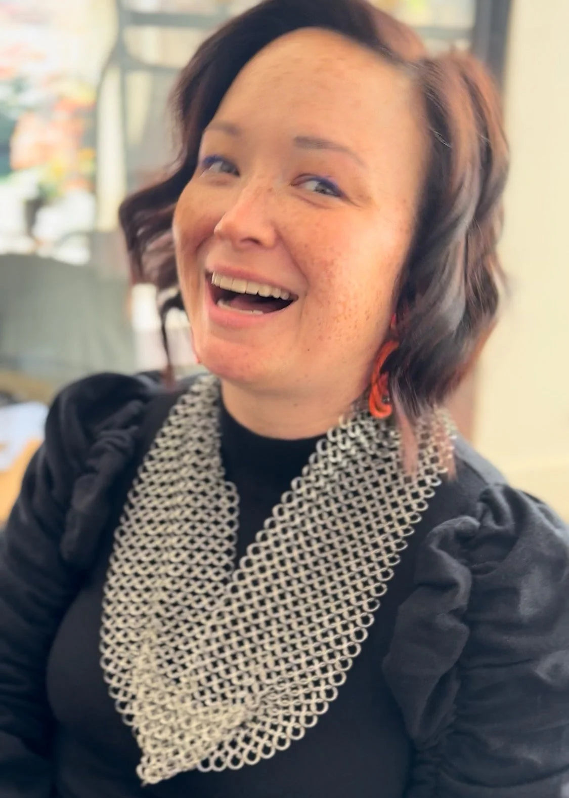 Kaiko_chain_maille-necklace_scarf_happy