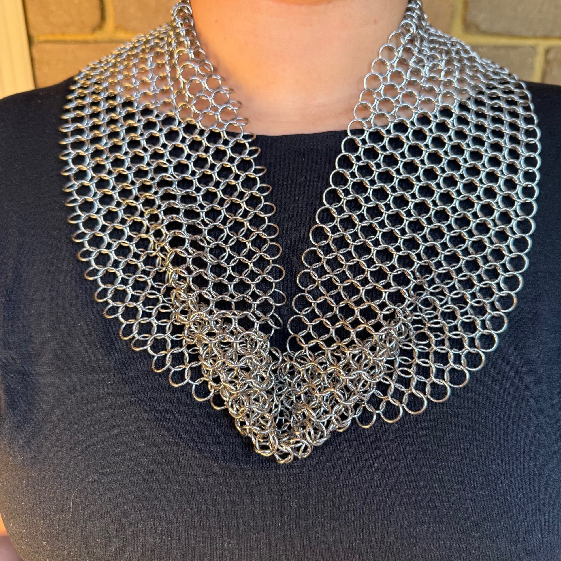 Kaiko_chain_maille-necklace_scarf_neck