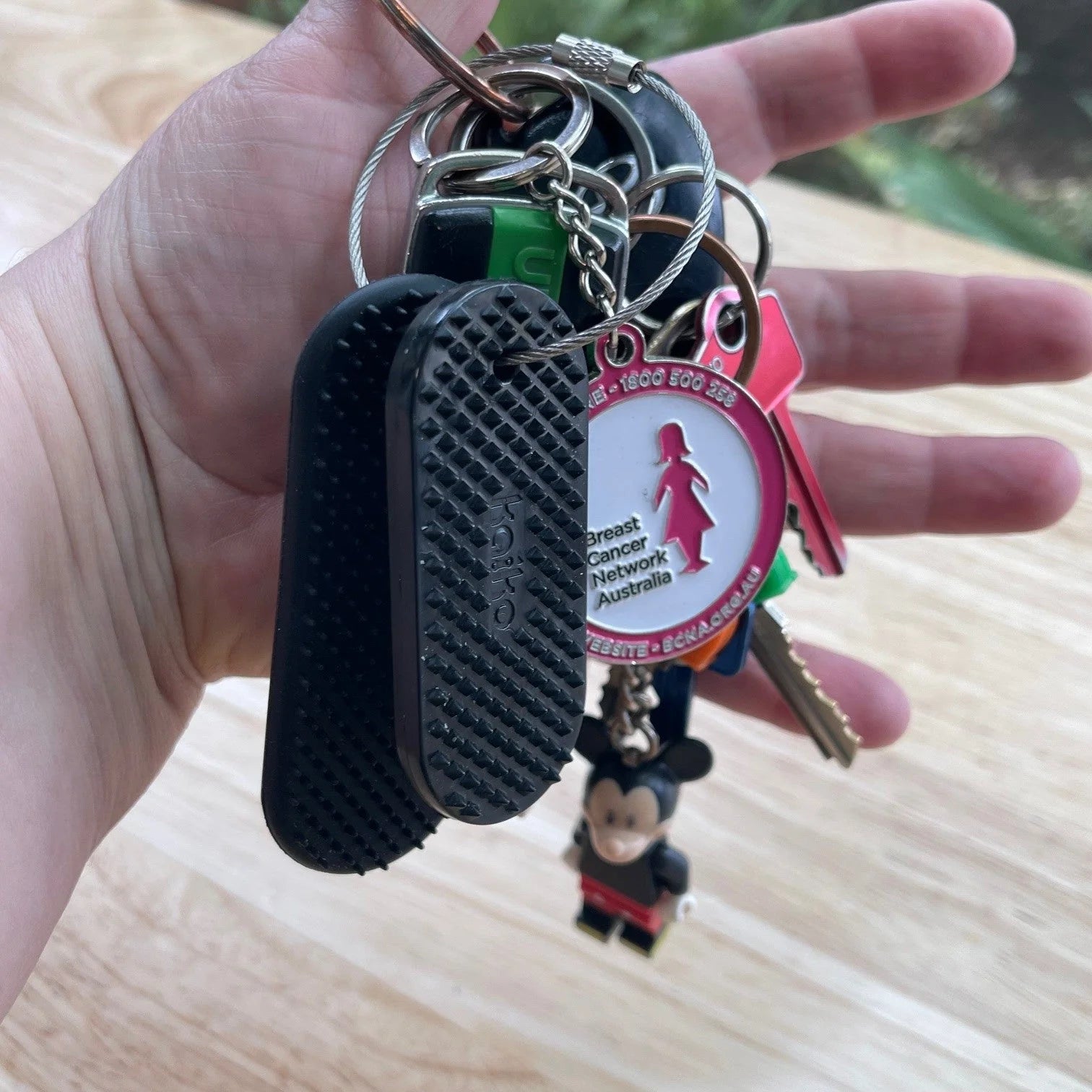 Kaiko_fidgets_Spikeyring_on_keyring