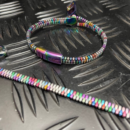 Kaiko_fidgets_Unisex_Oil_Slick_Metal_Zipper_Bracelet_showing_off_oil_slickk