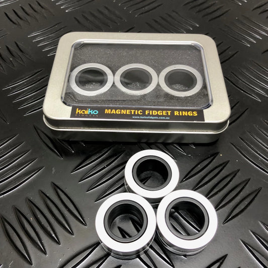 Kaiko_fidgets_metail_rings