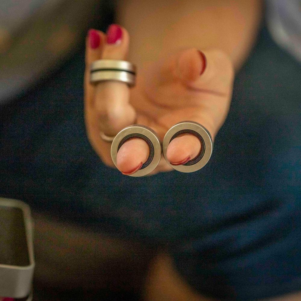 Kaiko_fidgets_metail_rings_on_persons_fingers