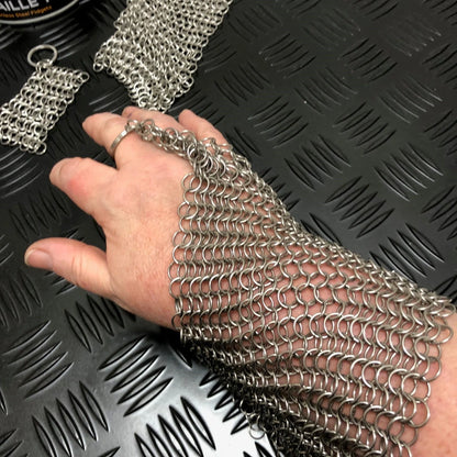 Kaiko_fidgets_metal_chain_Maille_trio_set_on_arm