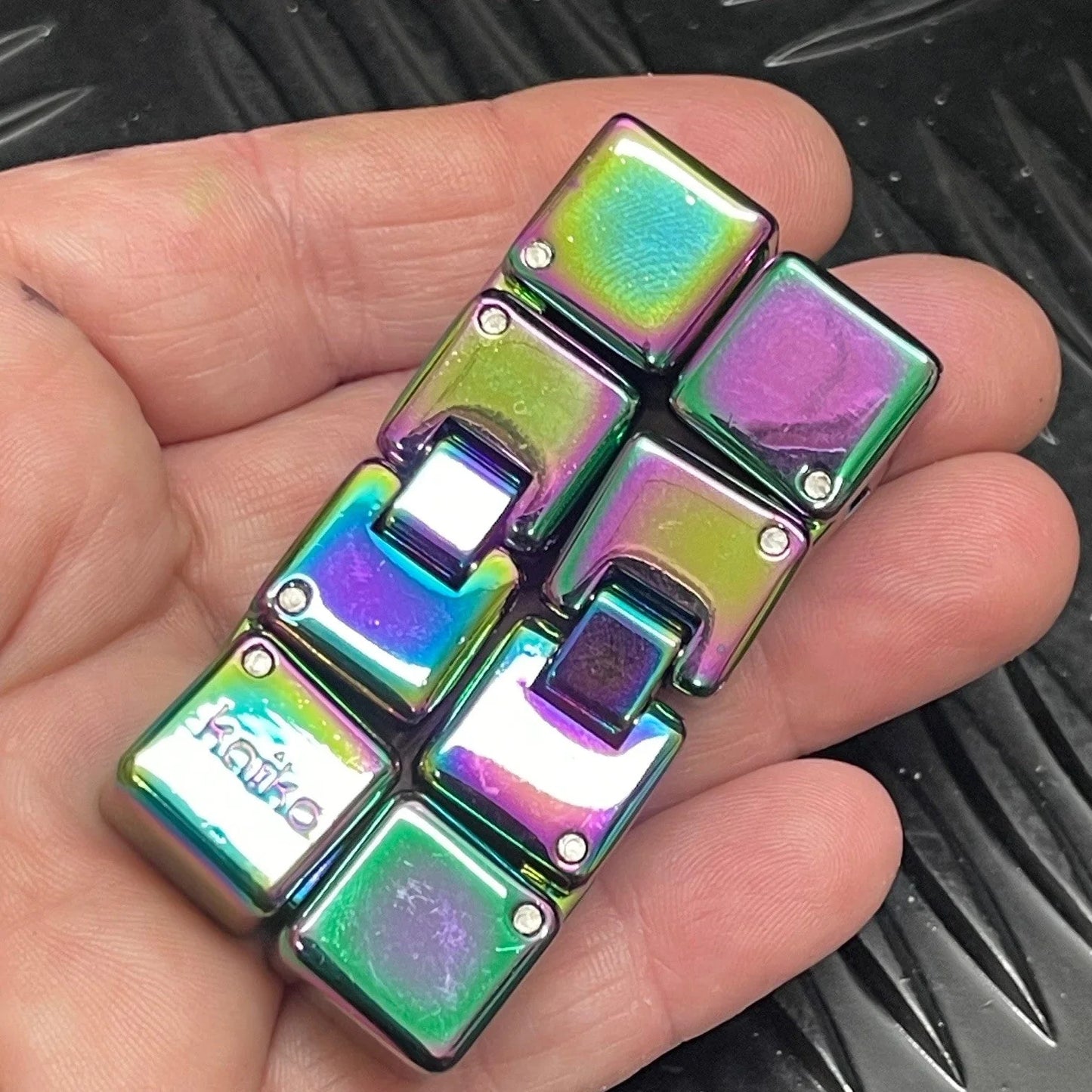New MINI Oil Slick Infinity Cube in Window Tin - 151 grams