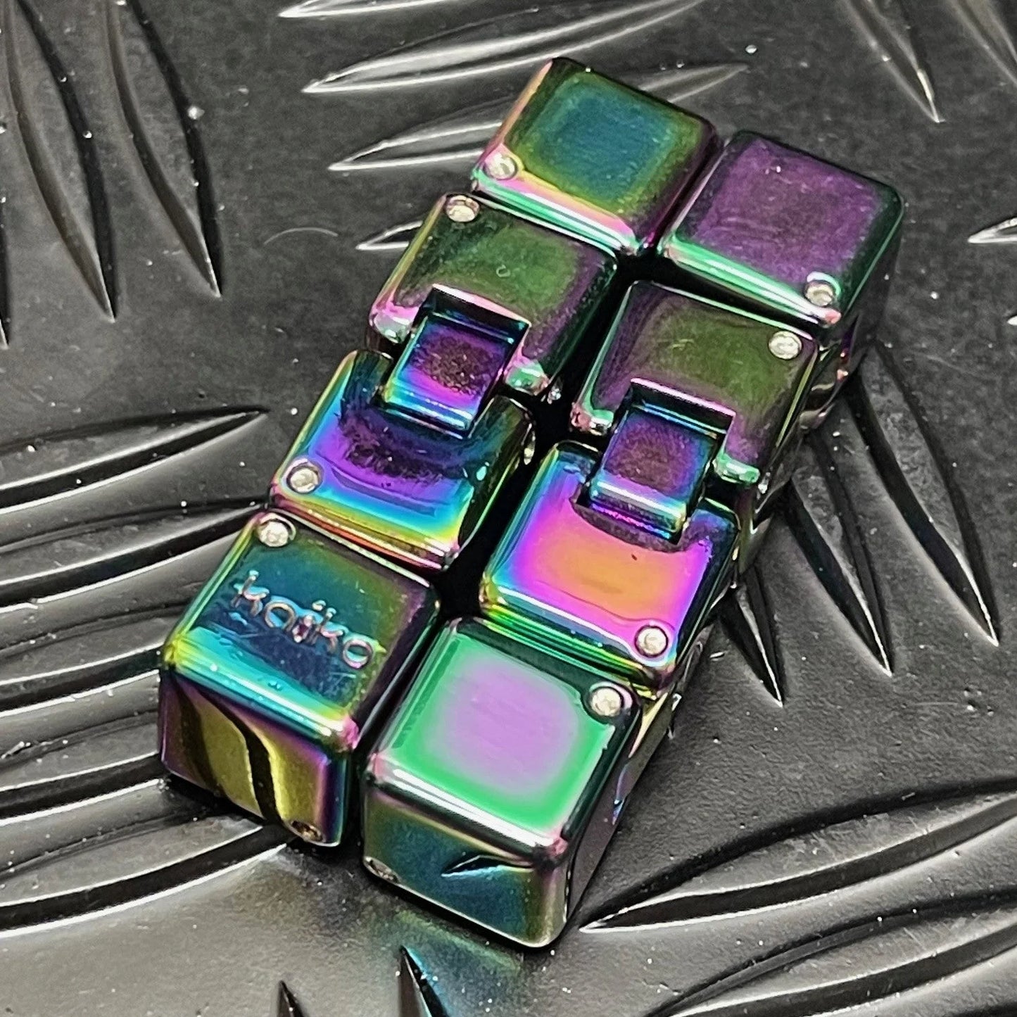 New MINI Oil Slick Infinity Cube in Window Tin - 151 grams