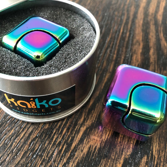 Kaiko_fidgets_oil_slick_spinning_cube..