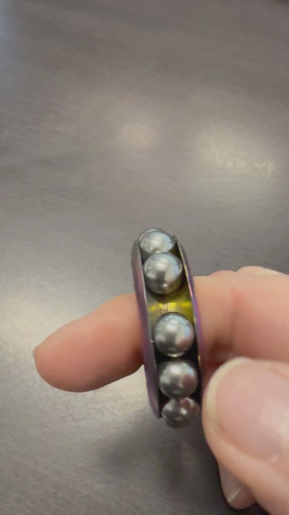 Kaiko_freewheel_spinner_on_finger_2