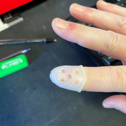 Kaiko_picky_fingers_protectors_on_finger