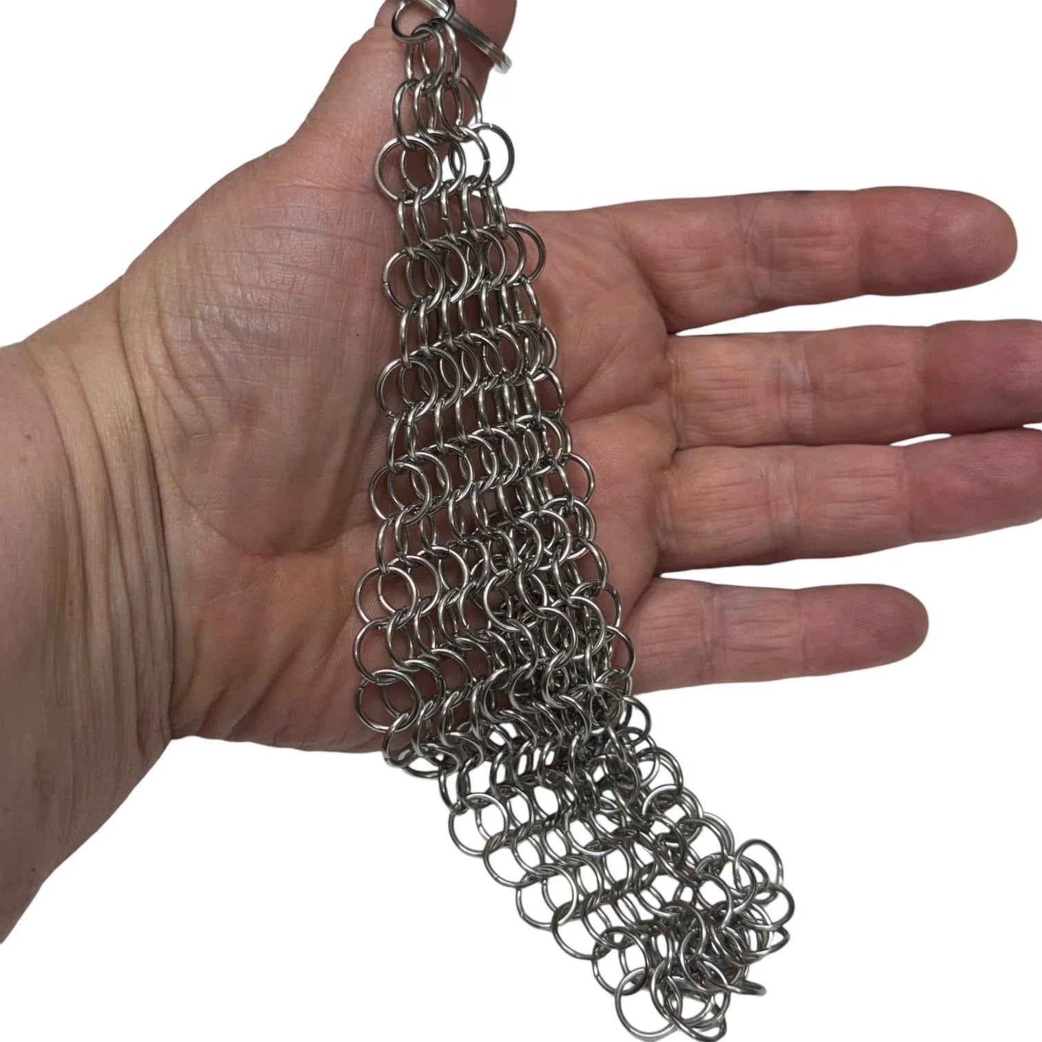 Kaiko_rhomboid_keyring_in_hand