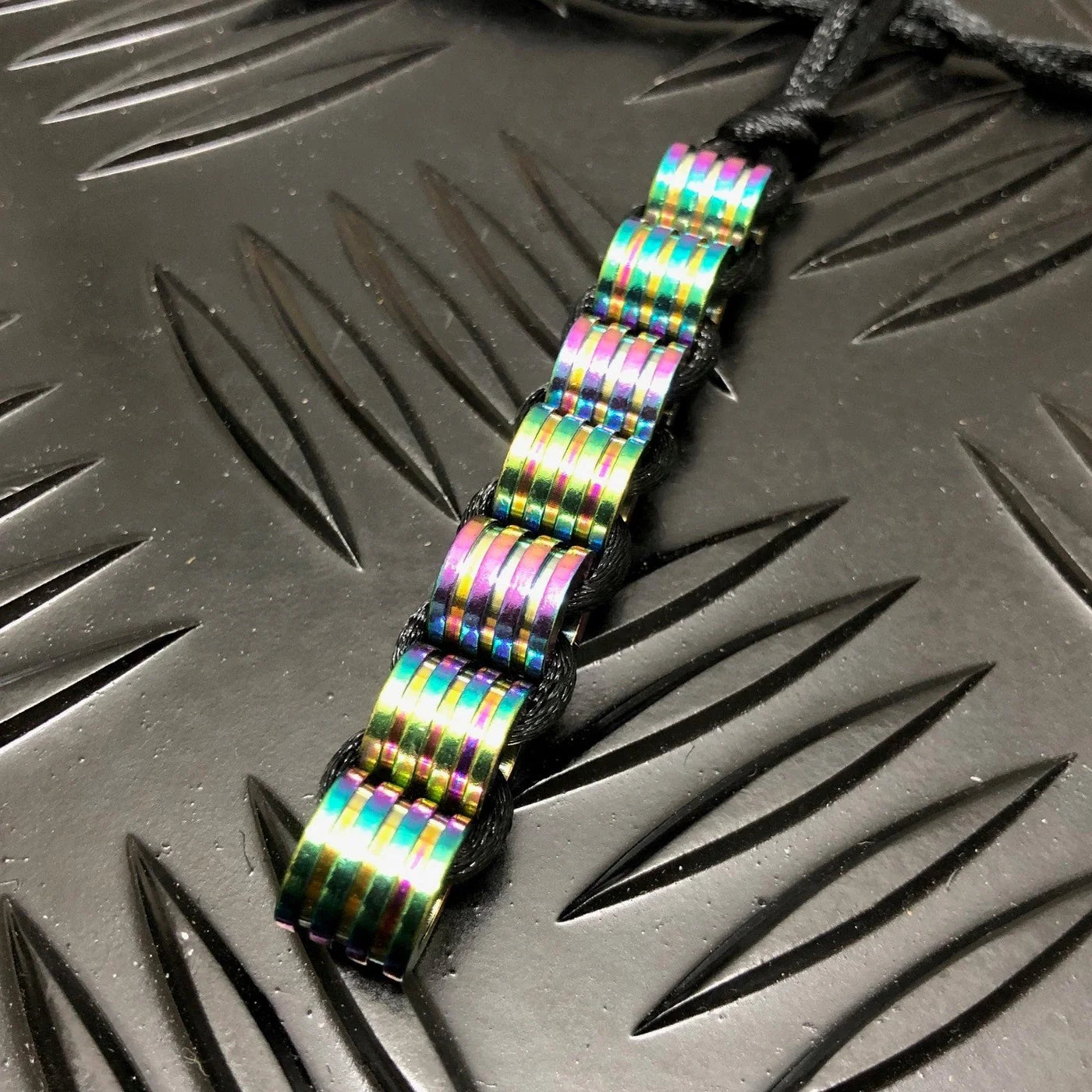 Kaiko_silk_worm_necklace_oil_slick_close_up