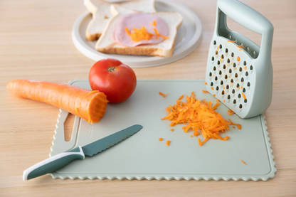 Kiddikutter_Grater_grated_carrot