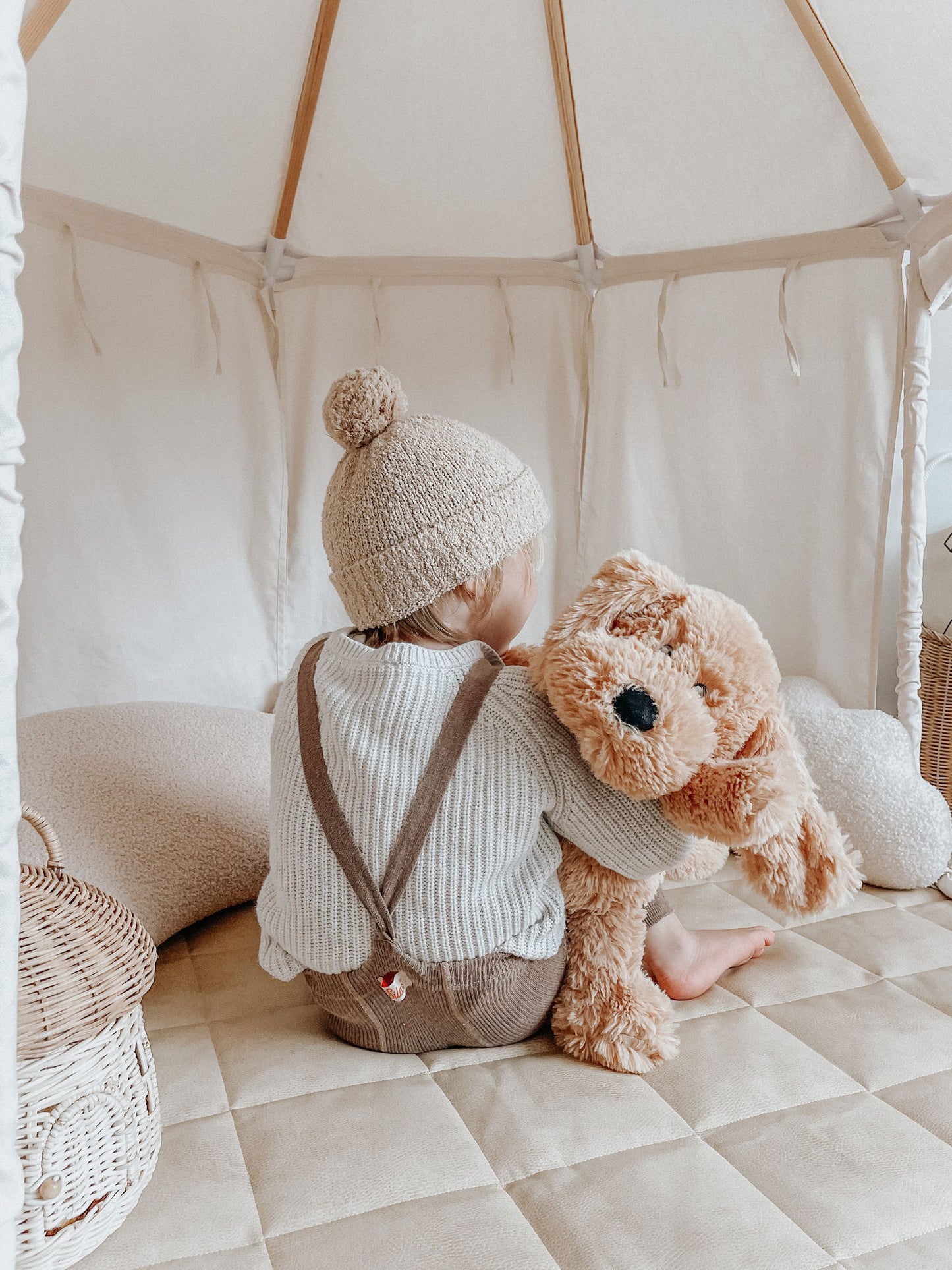 Mindful_and_Co_Kids_Calming_weighted_Animal_buddie_Charlie_the_puppy_dog_shoulder