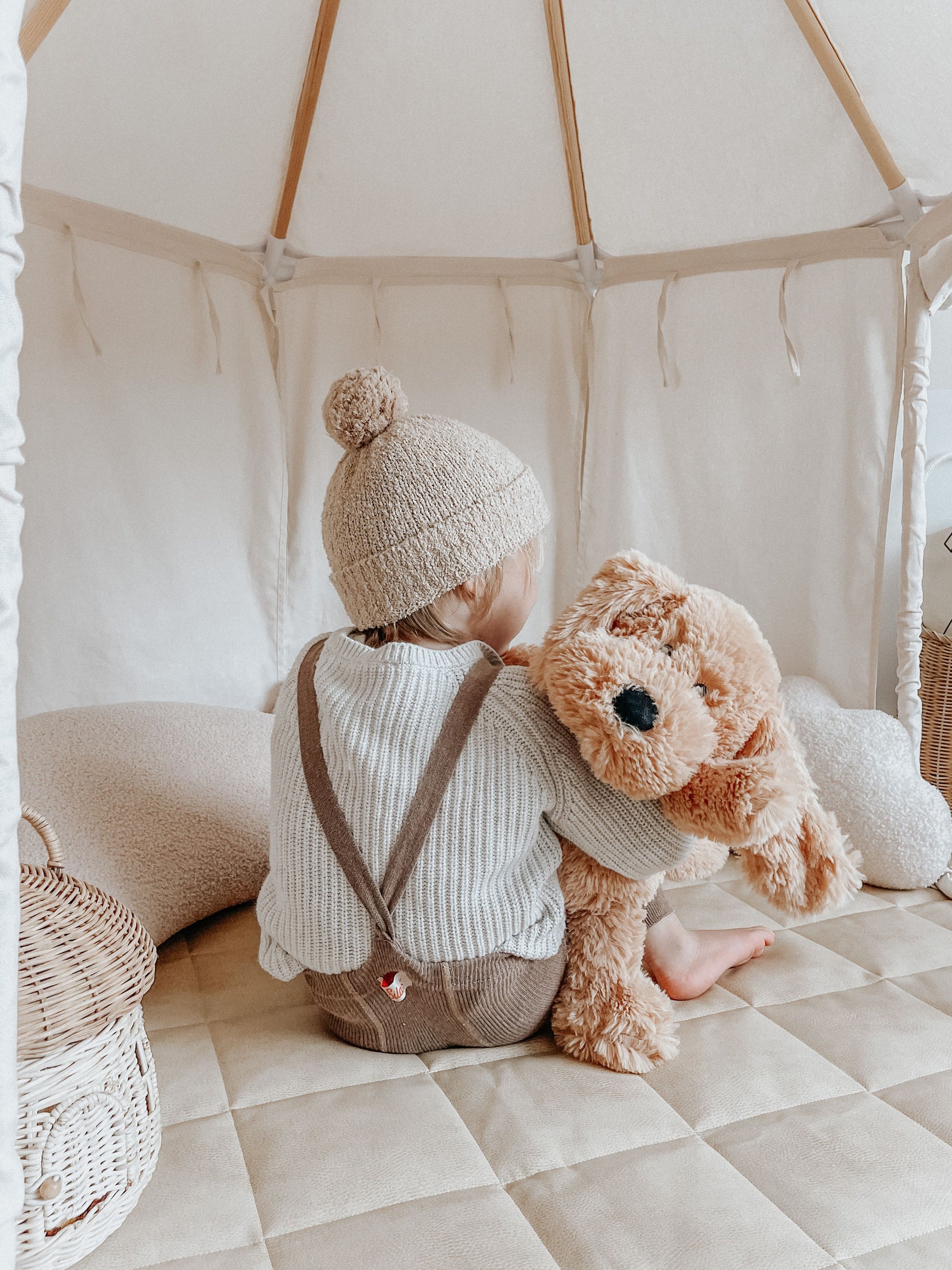 Mindful_and_Co_Kids_Calming_weighted_Animal_buddie_Charlie_the_puppy_dog_shoulder