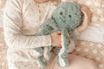 Mindful_and_Co_Kids_Calming_weighted_Animal_buddie_Ollie_the_Weighted_Octopus_cuddle