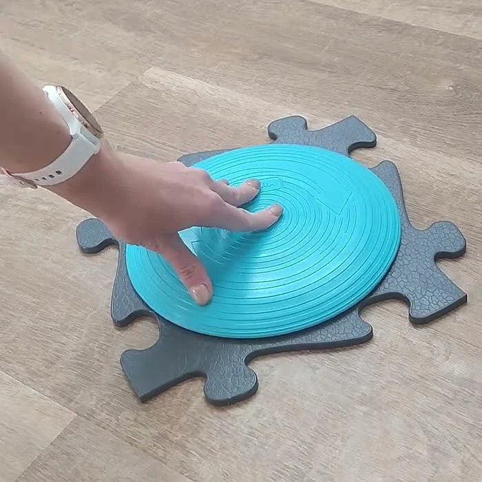 Muffik_Spin_Discs_Rotana_Set_blue_ladys_hand_for_size_comparison