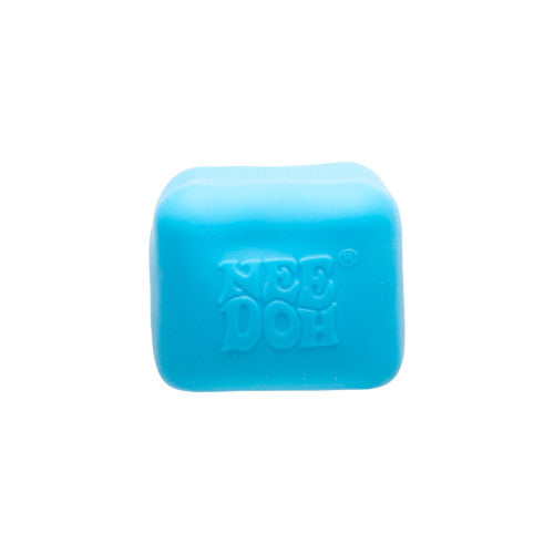 Needoh_cube_glow_blue_cube