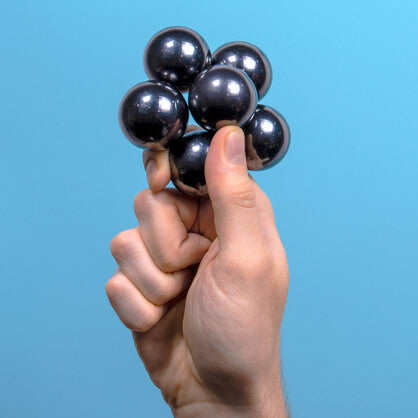 SPEKS_GUNMETAL_SUPER_6_SET_balls_hand_d