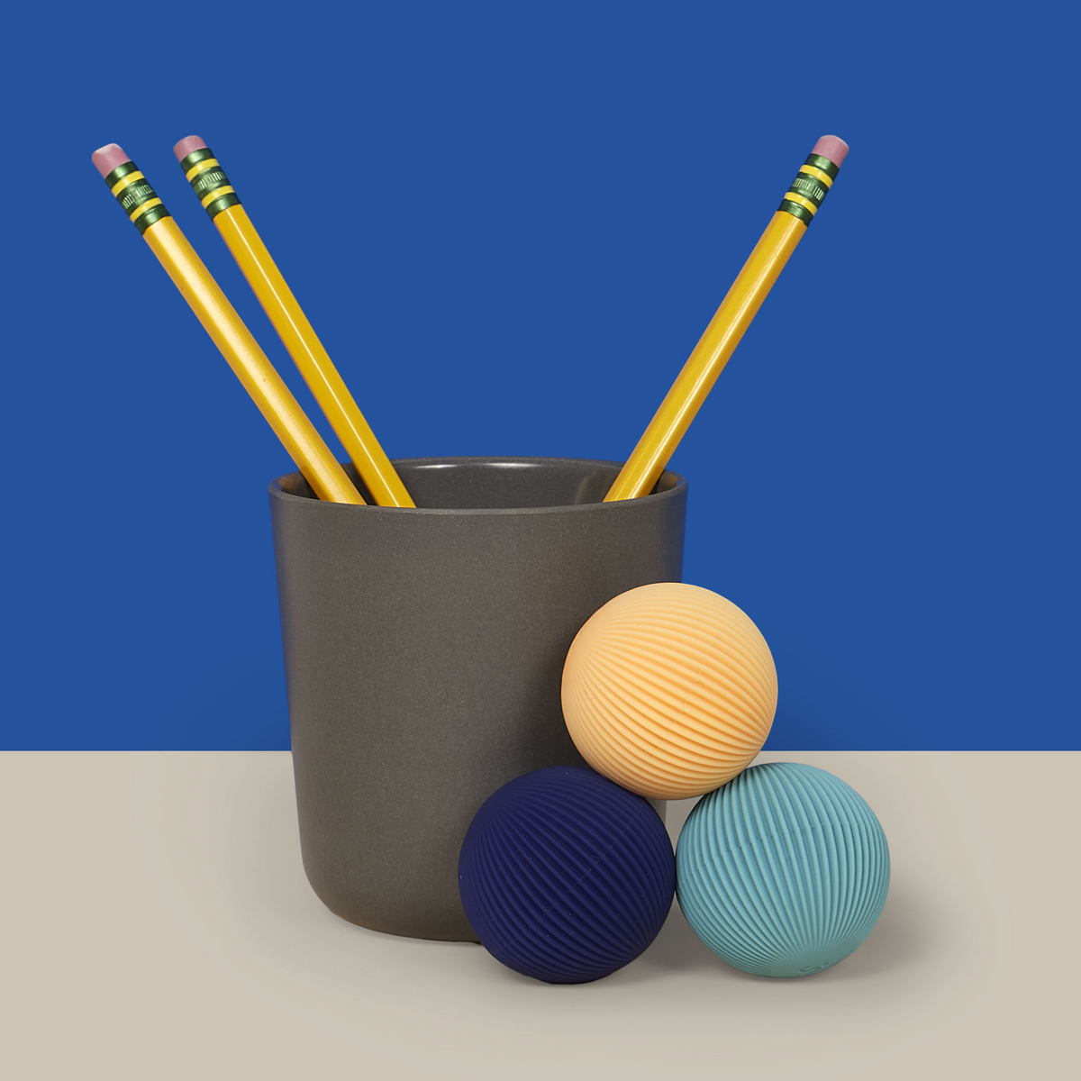 SPEKS_ODDS_Vivid_Blue_lines_desk