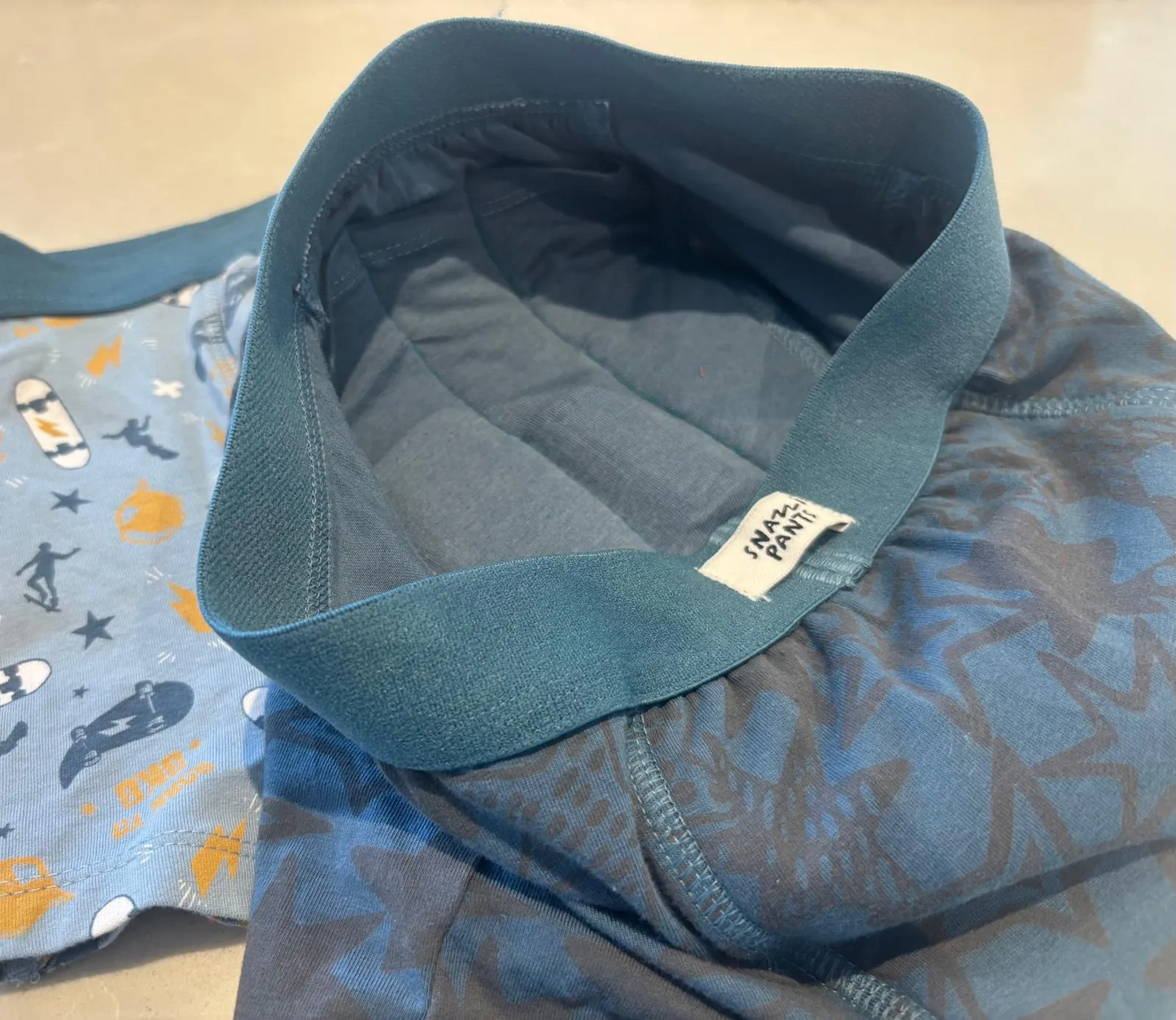 Snazzi_Midnight_Night_Trainers_brolly_inside